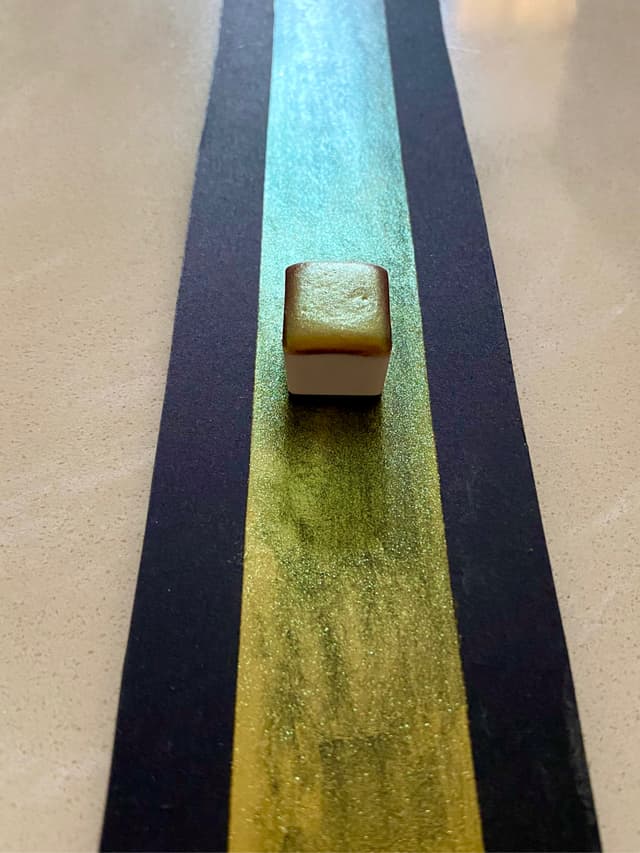 Charm Shifter Half Pan